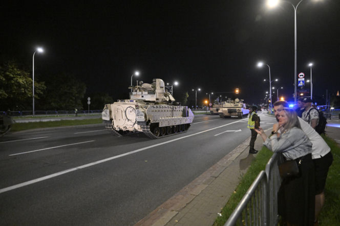 Nocna próba defilady wojskowej w Warszawie