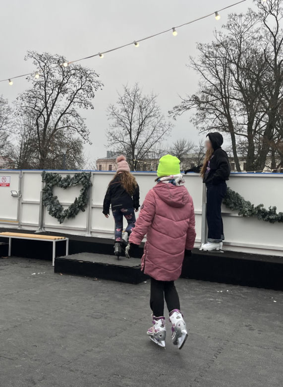 Lodowisko wróciło do centrum Lublina. Plac Litewski znów pełen łyżwiarz