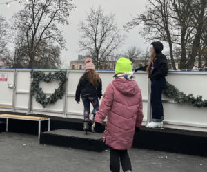 Lodowisko wróciło do centrum Lublina. Plac Litewski znów pełen łyżwiarz