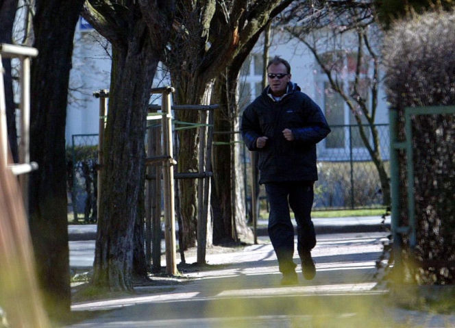 Donald Tusk gra w piłkę