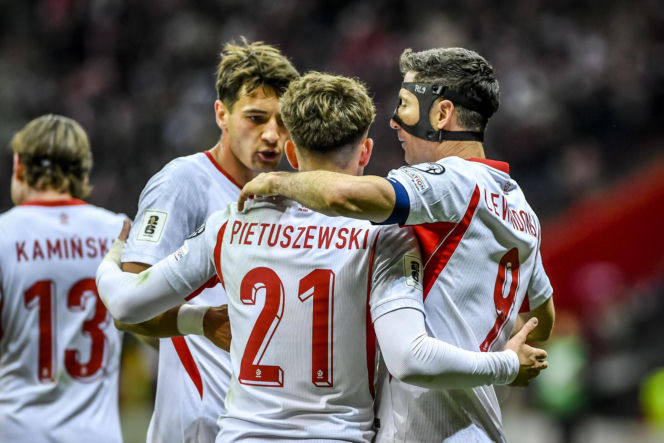 Robert Lewandowski w czarnej masce