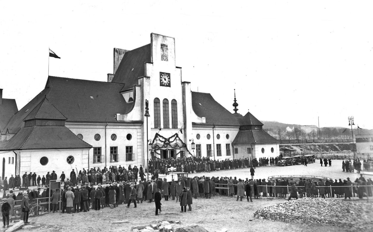 23 lutego 1930, plac Konstytucji. 