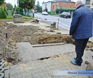 Łódzkie. Podczas budowy znaleziono pomnik Piłsudskiego! Pod ziemią przeleżał 80 lat! [FOTO]