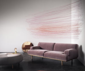 Rożowa sofa w stylu skandynawskim