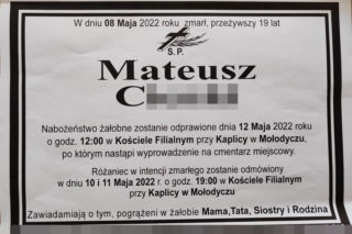 Mołodycz. Przyjaciele pożegnają Mateusza. 20-latek zginął w drodze do pracy w Radawie