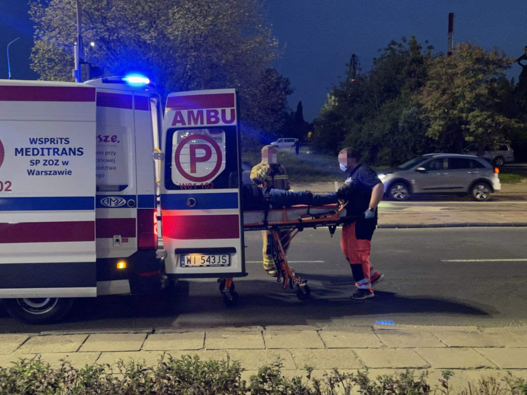 Koszmarny wypadek na Modlińskiej. Motocyklista zderzył się z samochodem