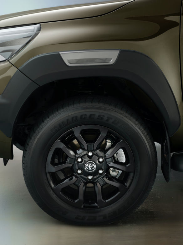 Nowa Toyota Hilux 2.8 Diesel 204 KM