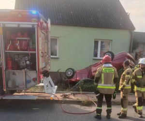 Dachowanie w Tokarni. 19-latek stracił panowanie nad Nissanem