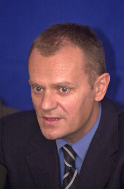 Tak polityka zmieniła Donalda Tuska. Wszystko widać na jego twarzy i głowie!