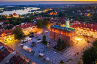 Ciuchcia, zamki i parzybroda — gotowy plan na majówkę w Świętokrzyskiem