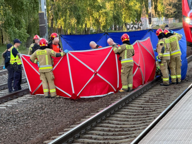 W kominiarkach wspinają się na pociągi i nagrywają. PKP ostrzega. Śmiertelny trend dotarł do Polski