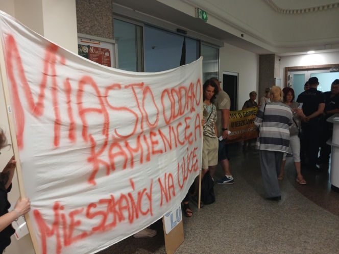 Protest mieszkańców kamienicy przy ul. Środkowej 11