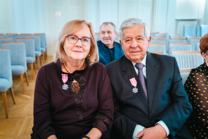 Złoty Gody par małżeńskich w Siedlcach - wręczenie pamiątkowych medali