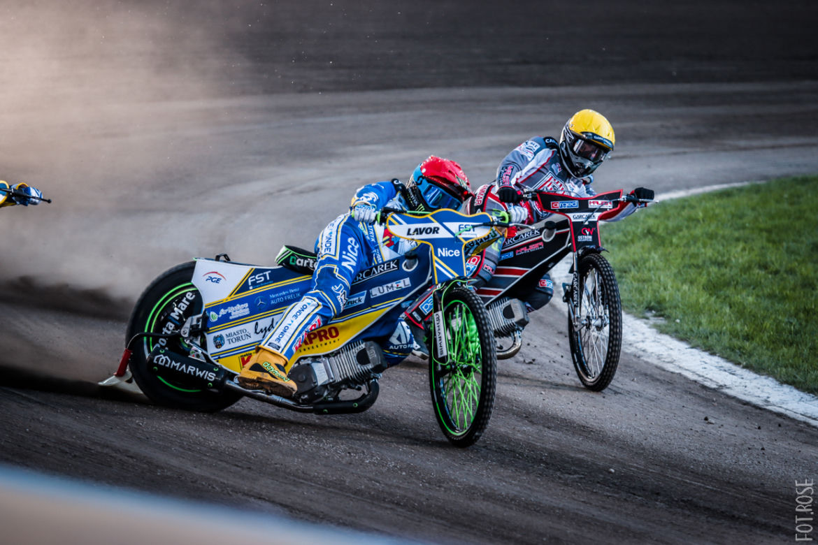 Apator Toruń - Arged Malesa Ostrów, zdjęcia kibiców z Motoareny. Galeria z meczu PGE Ekstraligi