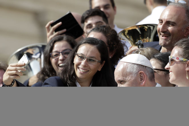 Papież ma już dość selfie