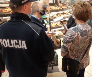 Masowe kontrole policji z Torunia w galeriach handlowych