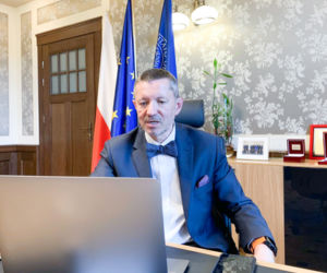 Śląskie uczelnie w obliczu pandemii. Zajęcia, egzaminy i obrony prac przed komputerem