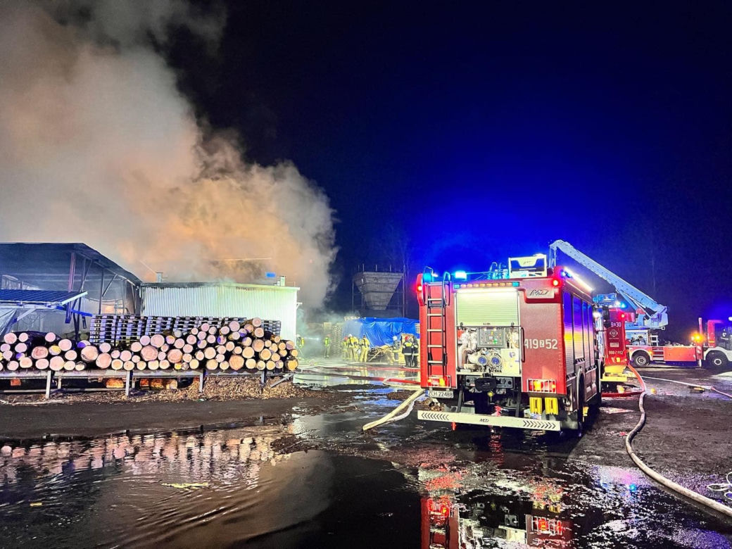 Ogromny pożar w Tucznie.  Na miejscu pracowało 31 zastępów straży pożarnej!