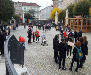 Idą lwice na ulice. Mieszkańcy Leszna znów protestują