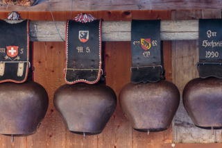 Dzwonek pasterski. Musisz mieć taki w domu! Te rustykalne cuda nie tylko chronią stada, ale są elementami tradycji i dekoracji