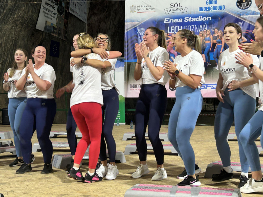 Trening fitness na stepie 600 metrów pod ziemią. Poznanianki zawalczyły o rekord Guinnessa