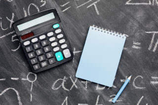 Wiesz, ile wynosi x w równaniu: 9+2×3−4:2×x=11? Uczeń podstawówki obliczy w mig, a ty?