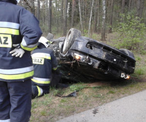Tragiczny wypadek: Kierowca bmw dachował. 26-latek zginął na miejscu