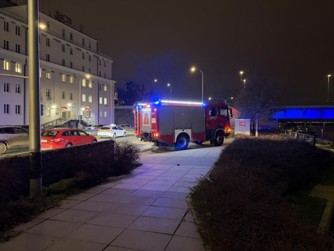 Unoszące się na wodzie ciało