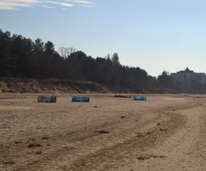 Pierwsze parawany na plaży w Międzyzdrojach