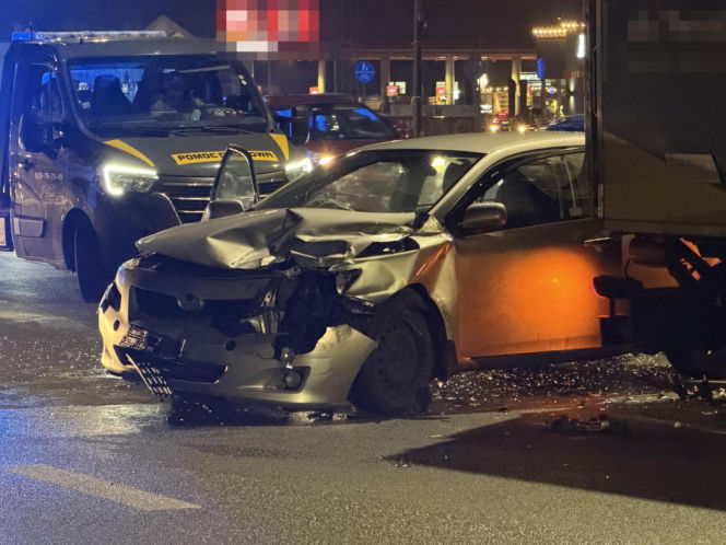 Miał trzy promile, rozbił cztery auta. 26-latek roztrzaskał się w Warszawie