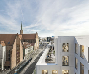 Nowy biurowiec na placu Nowy Targ