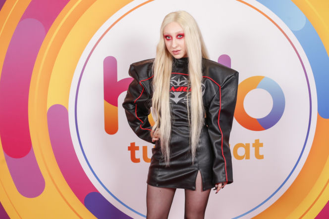 Metropolita przeprasza za zgorszenie w kościele na Mazowszu. Gwiazda Eurowizji prężyła gołe pośladki przed ołtarzem