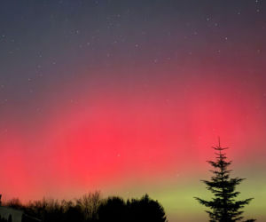Niesamowite zjawisko nad Świętokrzyskim. Zorza polarna rozświetliła niebo!