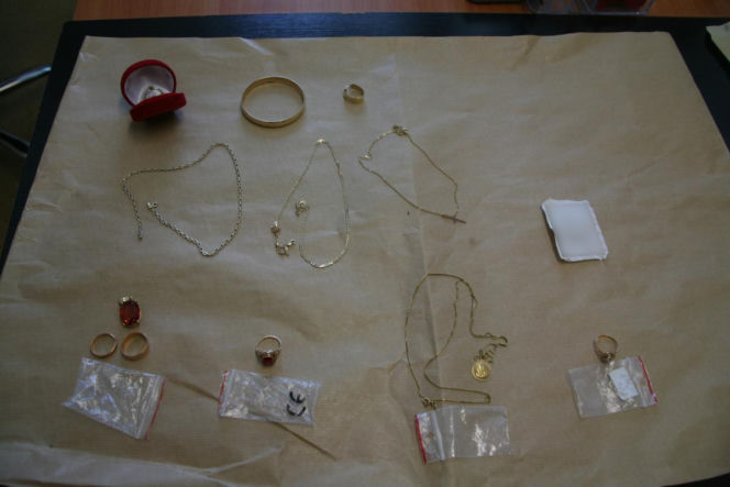 Gotówka, biżuteria i sztabki złota. Pokaźny łup zatrzymanego 47-latka