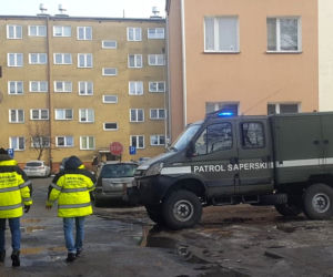 Niewybuchy między blokami przy 1-go Maja w Iławie