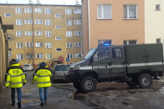 Ewakuacja mieszkańców. Niewybuchy między blokami przy 1-go Maja w Iławie [WIDEO]