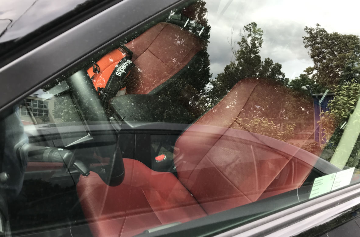 Mikołaj Roznerski jeździ Toyotą Land Cruiser