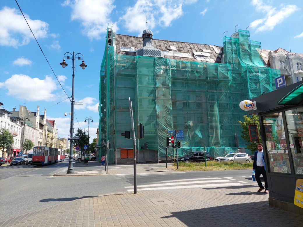 Kamienice w centrum Bydgoszczy potrzebują remontu. Gdzie prace już ruszyły, a gdzie tynk wciąż sypie się ze ścian?