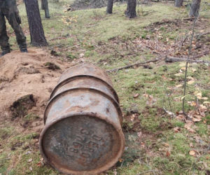 Tajemnica z 1945 roku odkryta pod Głogowem. Wyjątkowy depozyt w metalowej beczce