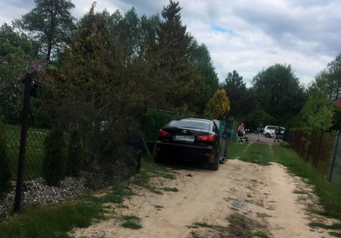 Sprzątał działkę, spalił się od liści