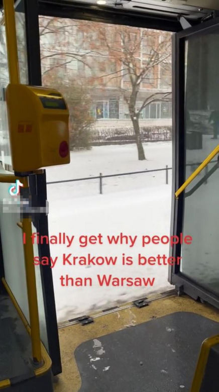 Autobus miejski gnał z pasażerami przy otwartych drzwiach. Przerażające sceny na Ursynowie