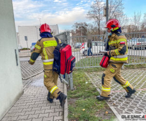 Koszmarny wypadek w Oleśnicy. Mężczyzna spadł ze schodów, zginął na miejscu
