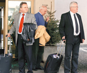 Posłowie uciekają na majówkę