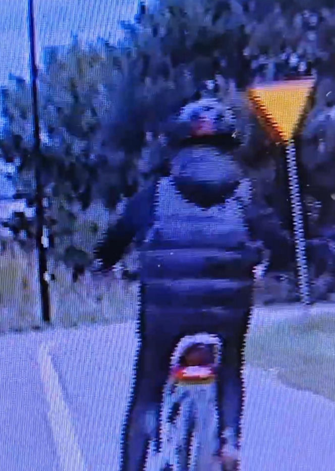 Policjanci z Rybnika skuli w kajdanki 14-latka! Leżał na glebie, twarzą do chodnika. "Winna głupota rodziców"