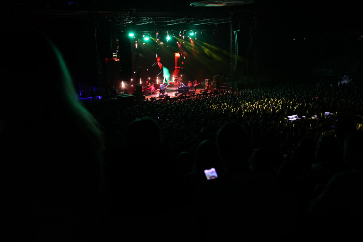 Koncert "Zadzwońcie po milicję" w katowickim Spodku
