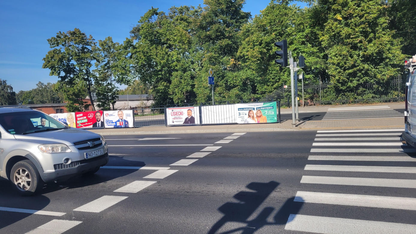 Na autobusach, słupach, budynkach. Bannery wyborcze "zalały" Olsztyn [ZDJĘCIA]