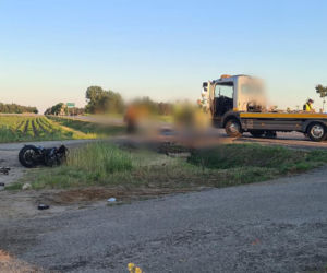Dłużniewo. Motocykl roztrzaskany na kawałki! 33-latek zginął przez innego kierowcę [ZDJĘCIA]
