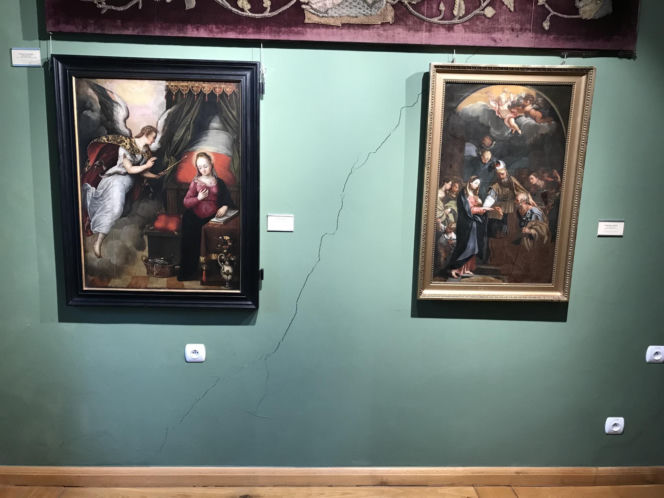 Pęknięcia zabytkowego budynku, Ostrów Tumski