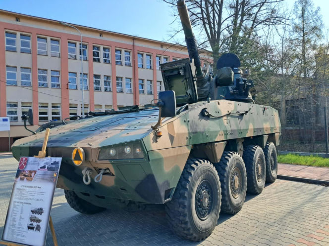 Targi Służby i Pracy w Skarżysku. Wojsko Polskie kusi nowoczesnością i stabilną ścieżką kariery