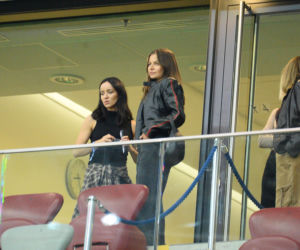 Anna Lewandowska z z teściową i jej partnerem na meczu Polska - Bośnia
